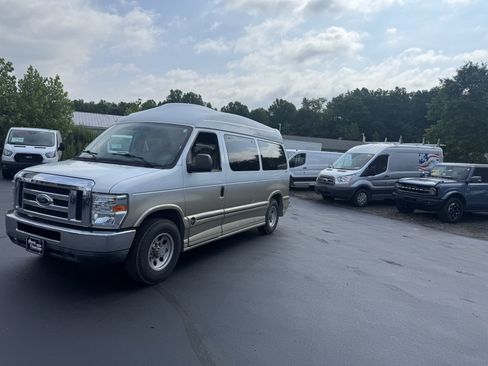 Used 2011 Ford E-150 and Econoline 150 w/ Premium Van Group RWD image 3