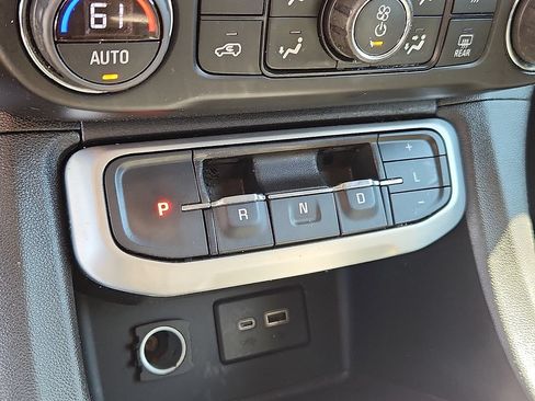 Used 2021 GMC Acadia SLE w/ Driver Convenience Package FWD image 19