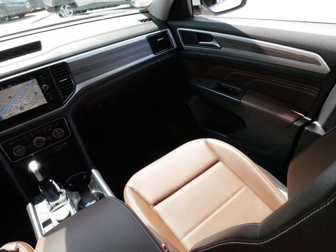 Certified 2023 Volkswagen Atlas SEL AWD/4WD image 11