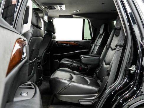 Used 2020 Cadillac Escalade Luxury AWD/4WD image 18