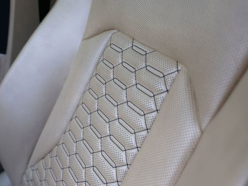 Used 2019 Lamborghini Urus image 12