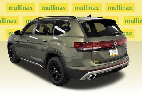 Used 2024 Volkswagen Atlas Peak Edition SE image 14