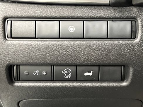 Used 2025 Nissan Rogue SV AWD/4WD image 44