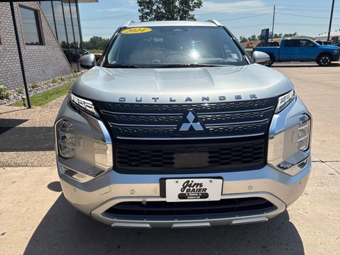 Used 2024 Mitsubishi Outlander 4WD Plug-In Hybrid image 8