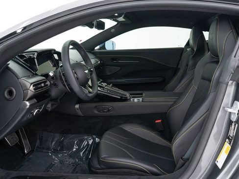 Used 2026 Aston Martin V8 Vantage Coupe RWD image 15