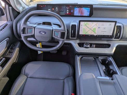 New 2026 Ford Expedition Active RWD image 17