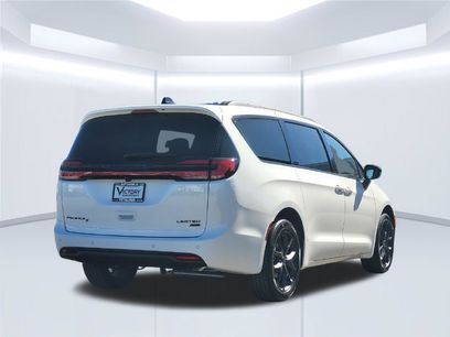 New 2027 Chrysler Pacifica Limited