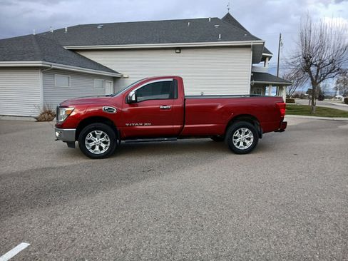 Used 2017 Nissan Titan SV image 2