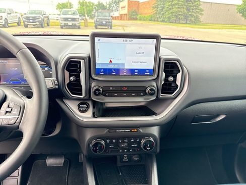 Used 2024 Ford Bronco Sport Outer Banks w/ Tech Package AWD/4WD image 17