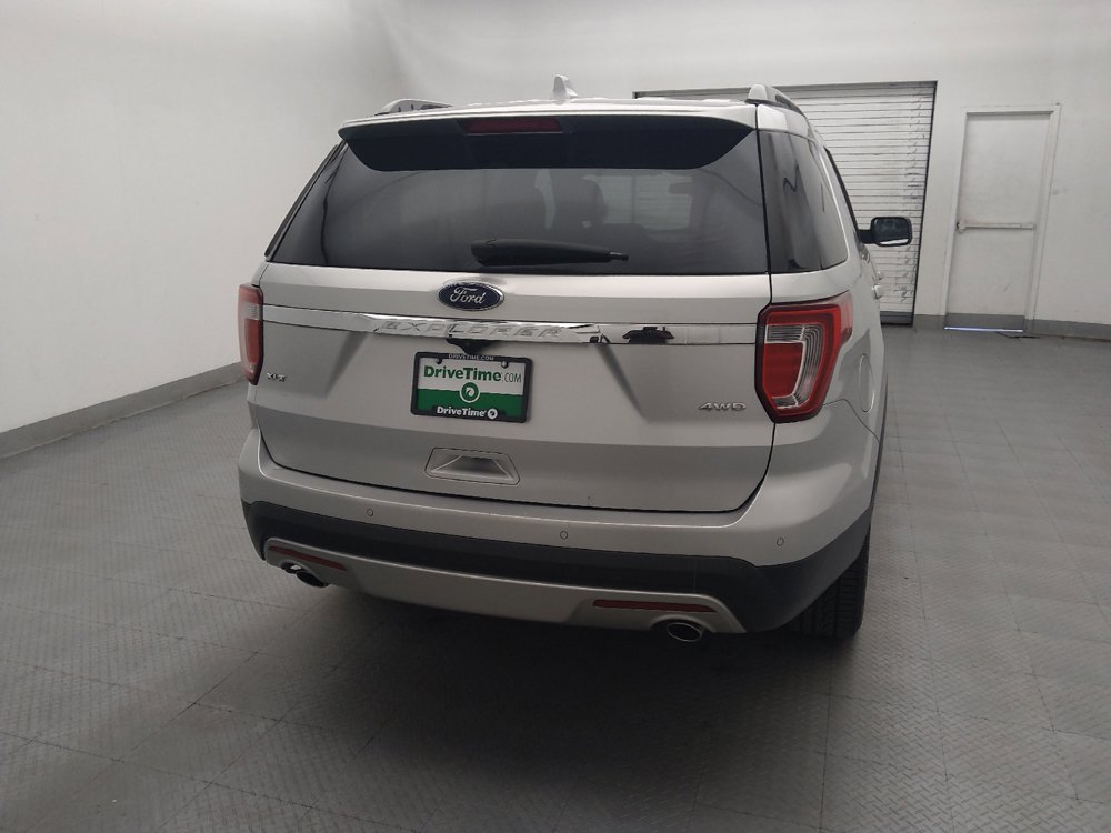 Used 2017 Ford Explorer XLT AWD/4WD image 7