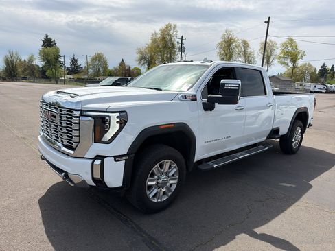 Used 2024 GMC Sierra 3500 Denali w/ Denali Reserve Package AWD/4WD image 4