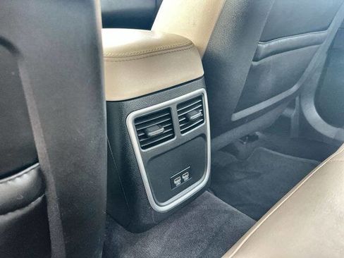 Used 2018 Chrysler 300 Touring L image 20