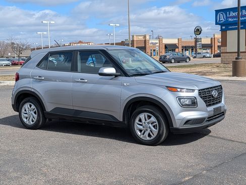 Certified 2023 Hyundai Venue SE image 7