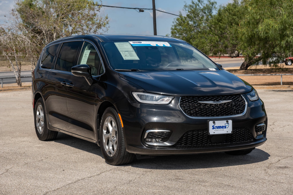 Used 2024 Chrysler Pacifica Limited FWD image 2