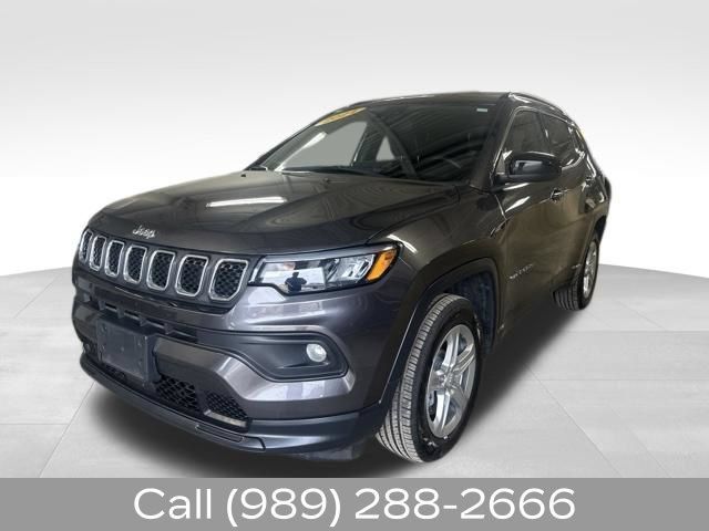 Used 2024 Jeep Compass Latitude AWD/4WD image 3