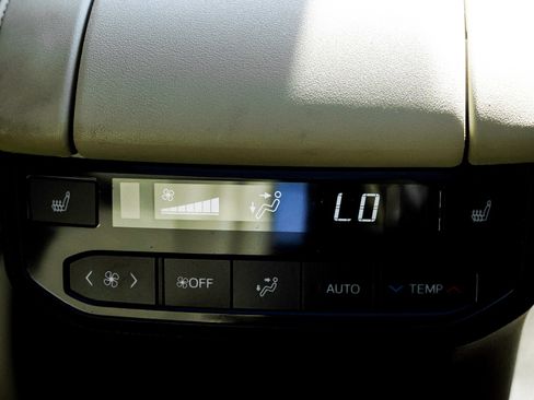 Used 2022 Toyota Highlander Platinum AWD/4WD image 32