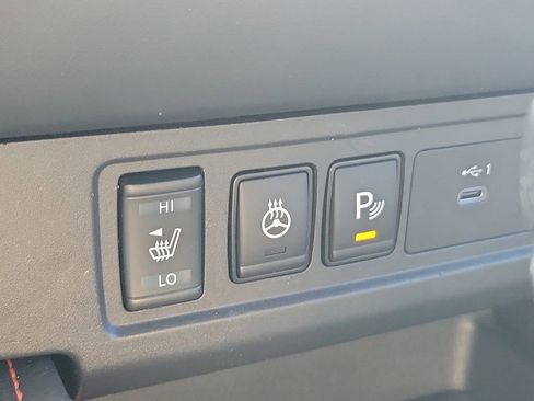 Used 2022 Nissan Frontier PRO-4X image 24