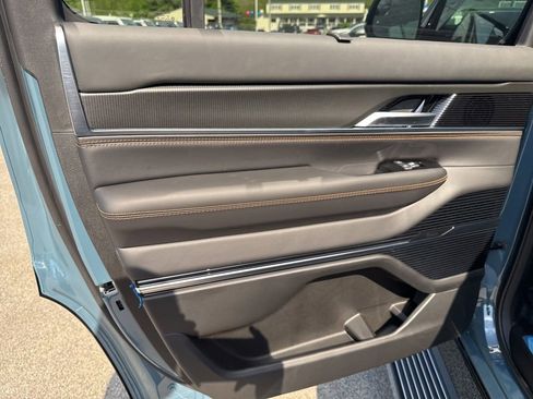 New 2026 Jeep Grand Wagoneer Summit AWD/4WD image 29