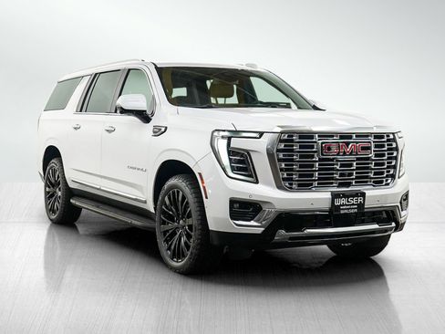 Used 2025 GMC Yukon XL Denali AWD/4WD image 7