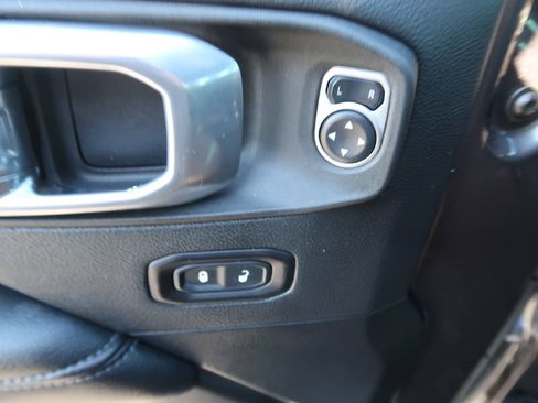 Used 2021 Jeep Wrangler Unlimited Sahara AWD/4WD image 15
