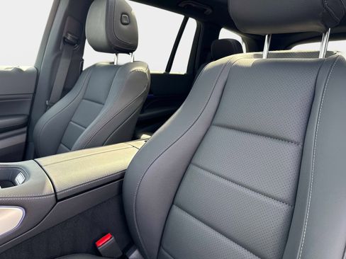 Used 2025 Mercedes-Benz GLS 450 4MATIC image 24