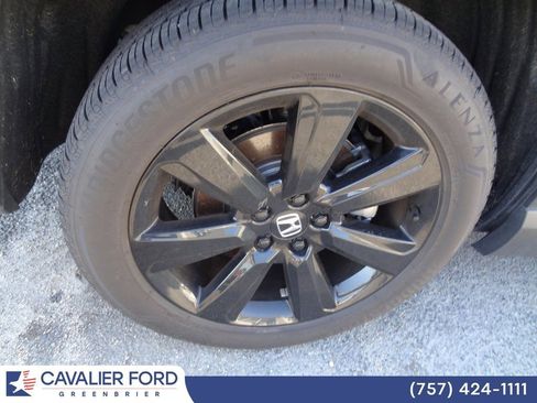 Used 2025 Honda Pilot Black Edition image 9