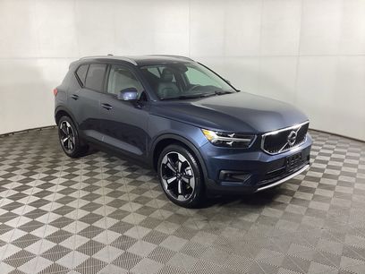 Used 2021 Volvo XC40 T5 Momentum w/ Premium Package