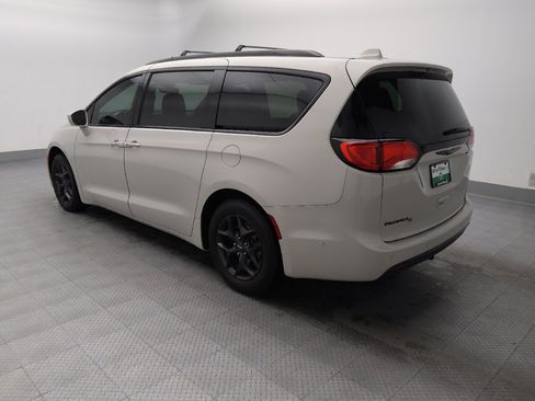 Used 2020 Chrysler Pacifica Touring-L Plus FWD image 5
