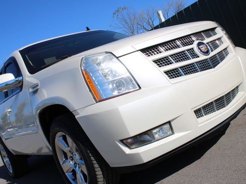 Used 2014 Cadillac Escalade Premium image 9