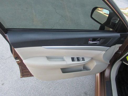 Used 2011 Subaru Legacy 2.5i image 30