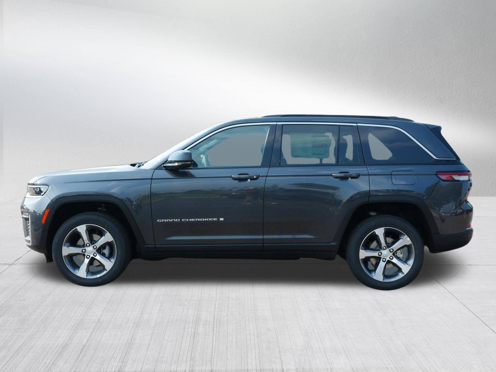 New 2026 Jeep Grand Cherokee Limited w/ Trailer Tow Package AWD/4WD image 4