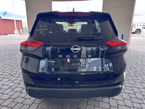 Used 2024 Nissan Rogue SV image 4