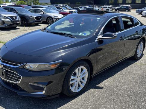Used 2018 Chevrolet Malibu Hybrid w/ Leather Package FWD image 2