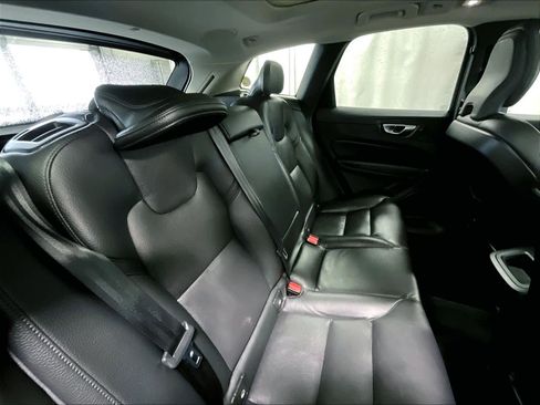 Used 2024 Volvo XC60 B5 Plus w/ Protection Package Premier image 16