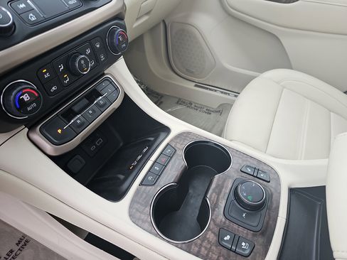 Used 2023 GMC Acadia Denali w/ Denali Ultimate Package image 25