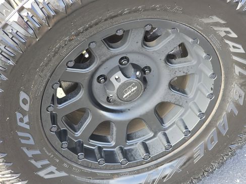 Used 2024 Jeep Wrangler Unlimited Sahara w/ Technology Group image 3