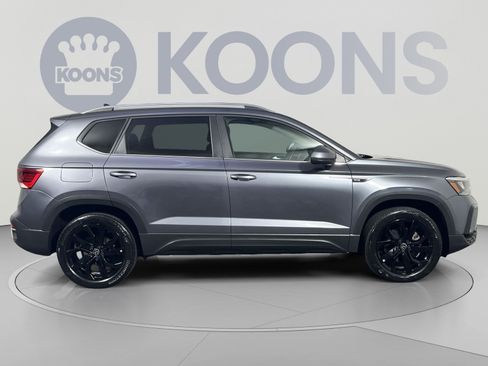 Used 2022 Volkswagen Taos SE w/ Driver Assistance Package AWD/4WD image 8