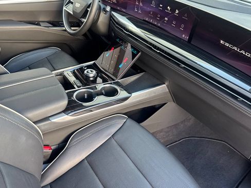 Used 2025 Cadillac Escalade Sport w/ LPO, ONYX Package AWD/4WD image 19
