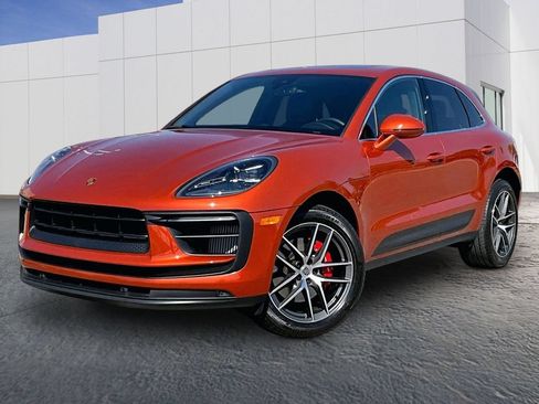Certified 2022 Porsche Macan S AWD/4WD image 1