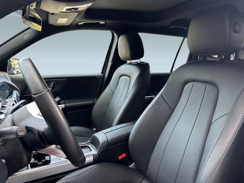 Used 2024 Mercedes-Benz EQB 300 4MATIC image 24