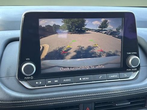Used 2025 Nissan Rogue S FWD image 26
