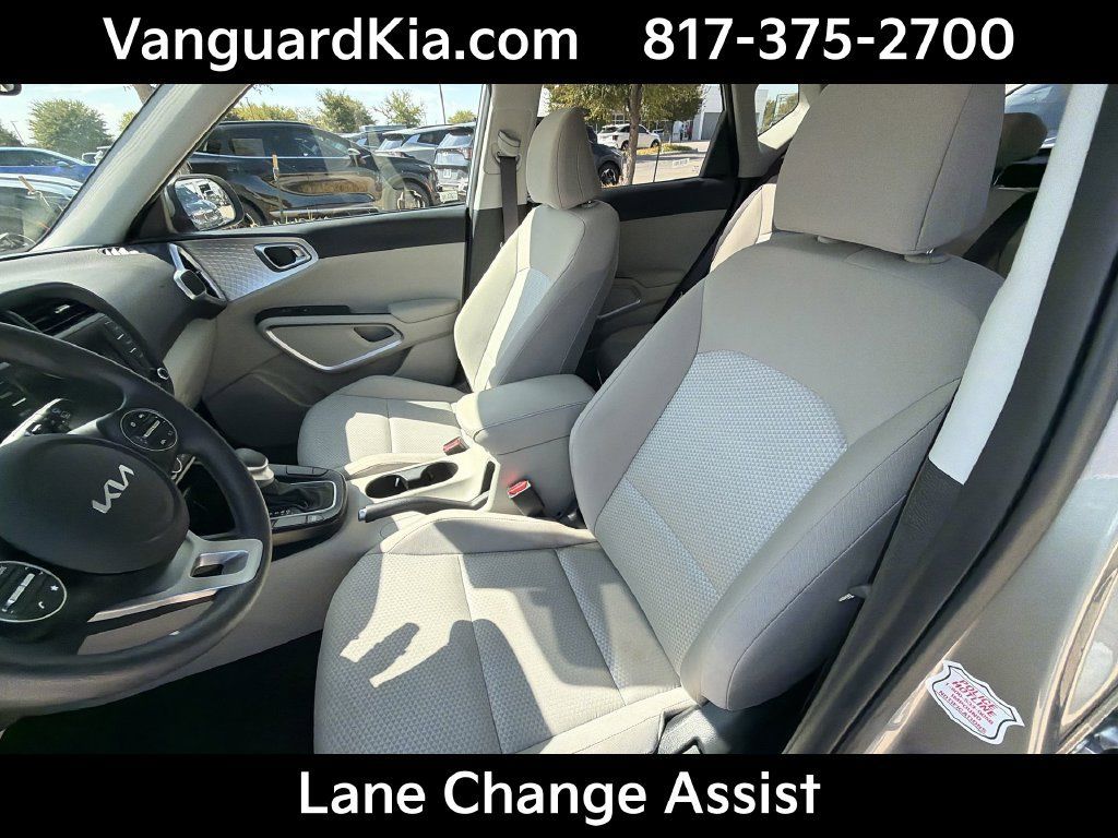 Certified 2025 Kia Soul LX w/ LX Technology Package FWD image 15
