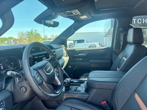 Used 2024 GMC Sierra 1500 AT4 w/ Technology Package AWD/4WD image 11