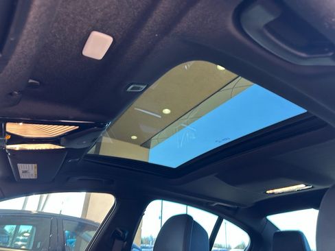 Used 2020 BMW 530i w/ Convenience Package image 26