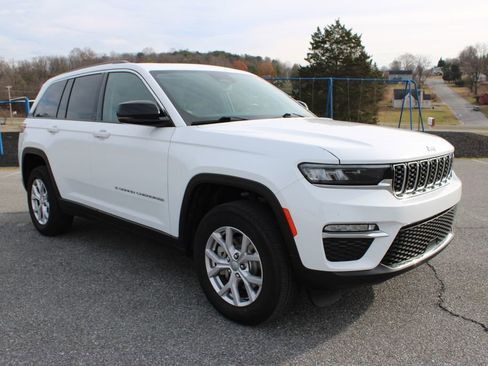 Used 2022 Jeep Grand Cherokee Limited image 2