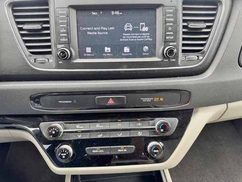 Used 2019 Kia Sedona L FWD image 46
