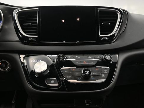 Used 2026 Chrysler Pacifica Select FWD image 15