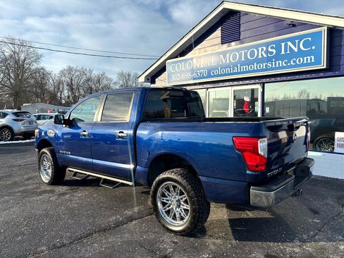 Used 2017 Nissan Titan SV image 9