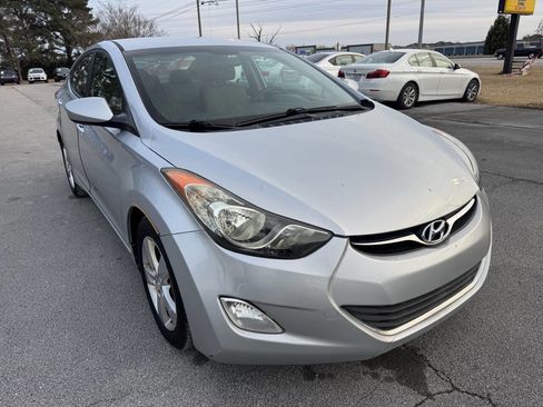 Used 2013 Hyundai Elantra GLS w/ Preferred Pkg image 3
