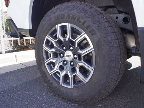 Used 2026 Chevrolet Colorado Z71 AWD/4WD image 8